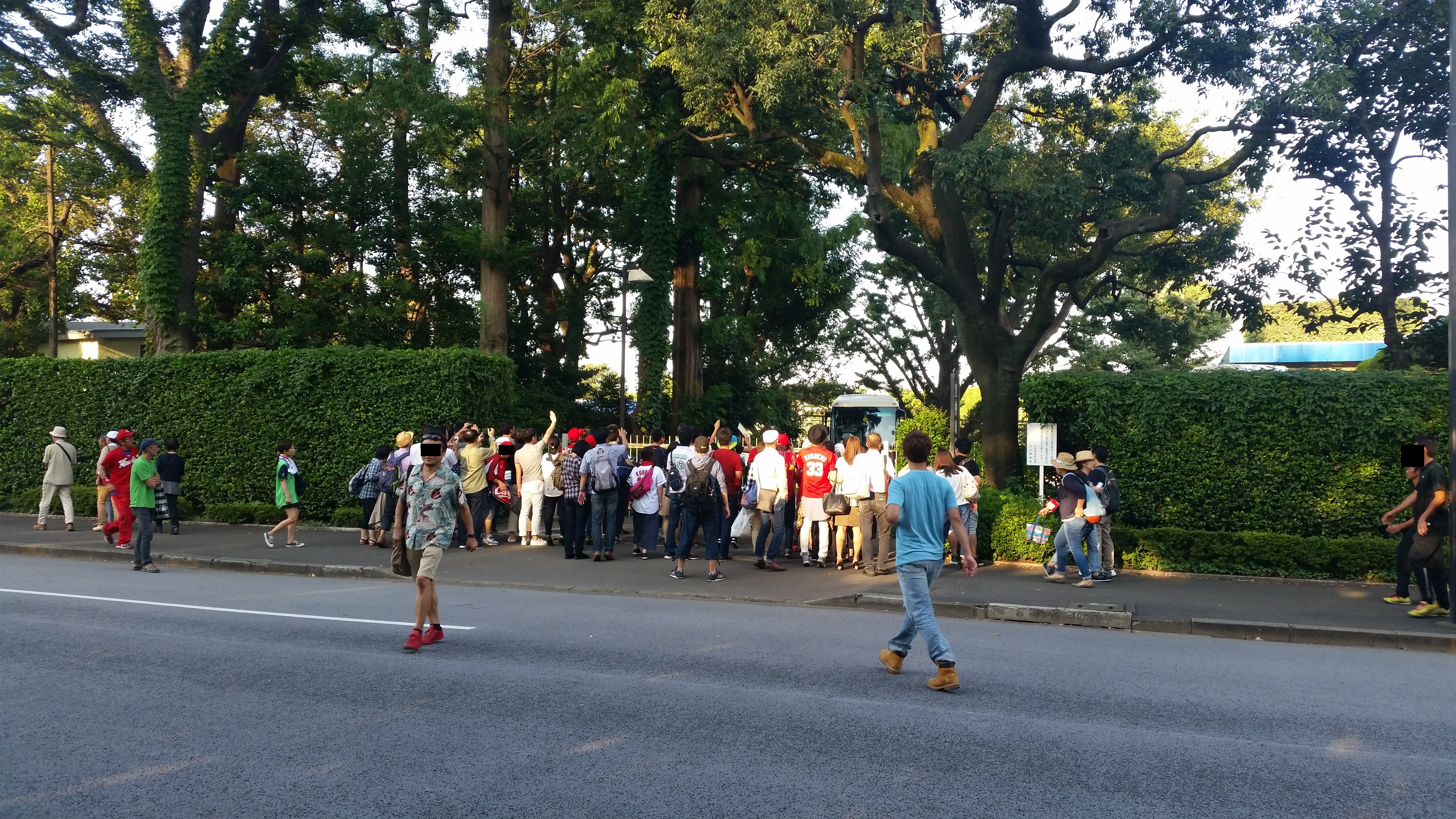 神宮球場でプロ野球選手にサインが貰える場所と方法
