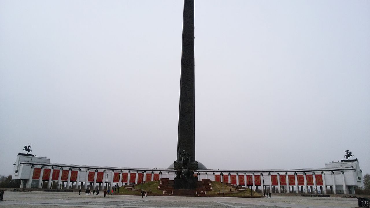 勝利公園の銅像