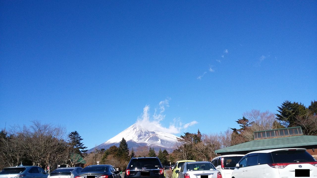 駐車場と富士山