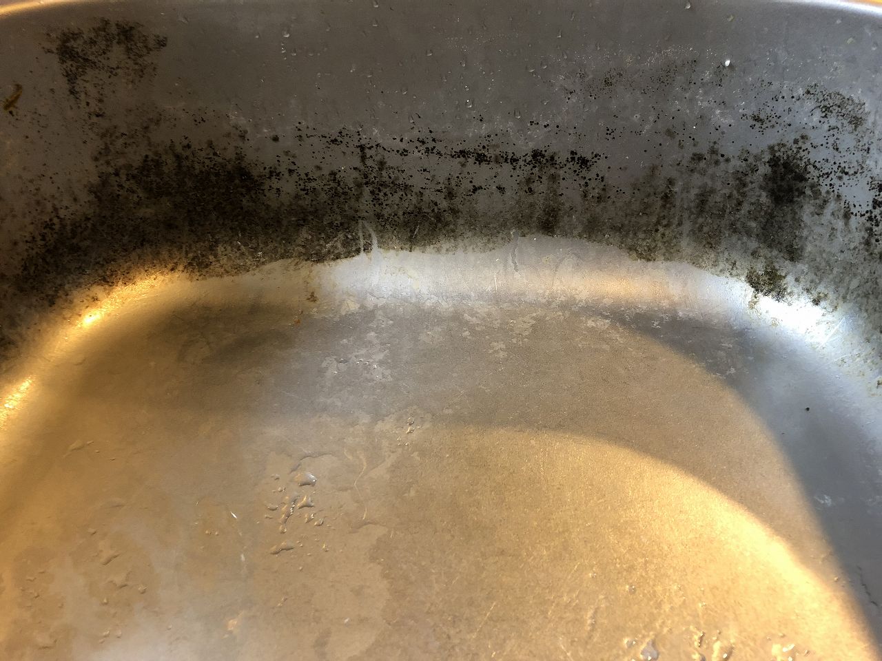 台所のシンクの水垢
